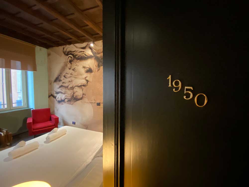 suite romantica al centro di roma camera elegante accogliente raffinata stile design letto matrimoniale
